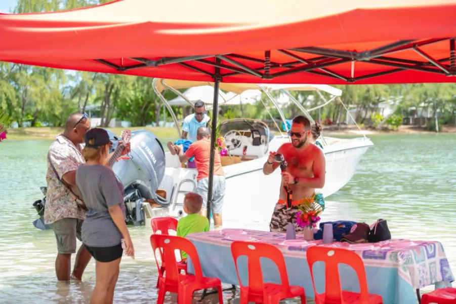 Mauritius: Speedboat Ile aux Cerfs, GRSE Waterfall, BBQ, Bar